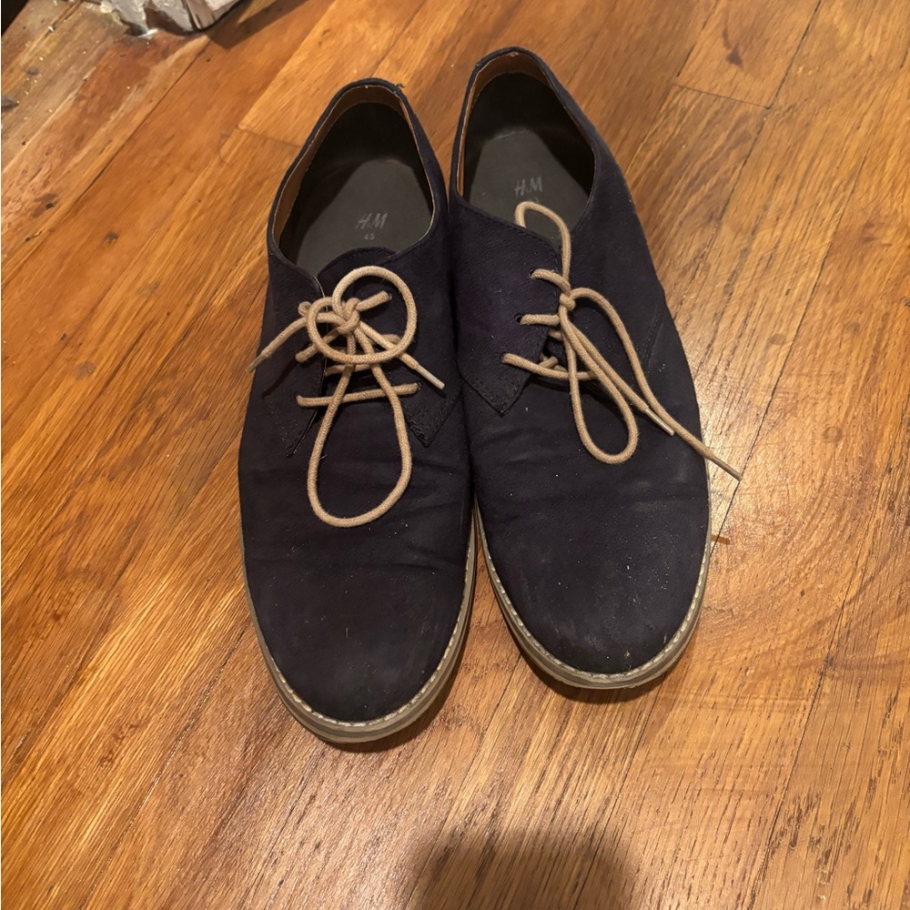 H&M Men's Navy Oxfords with Tan Laces